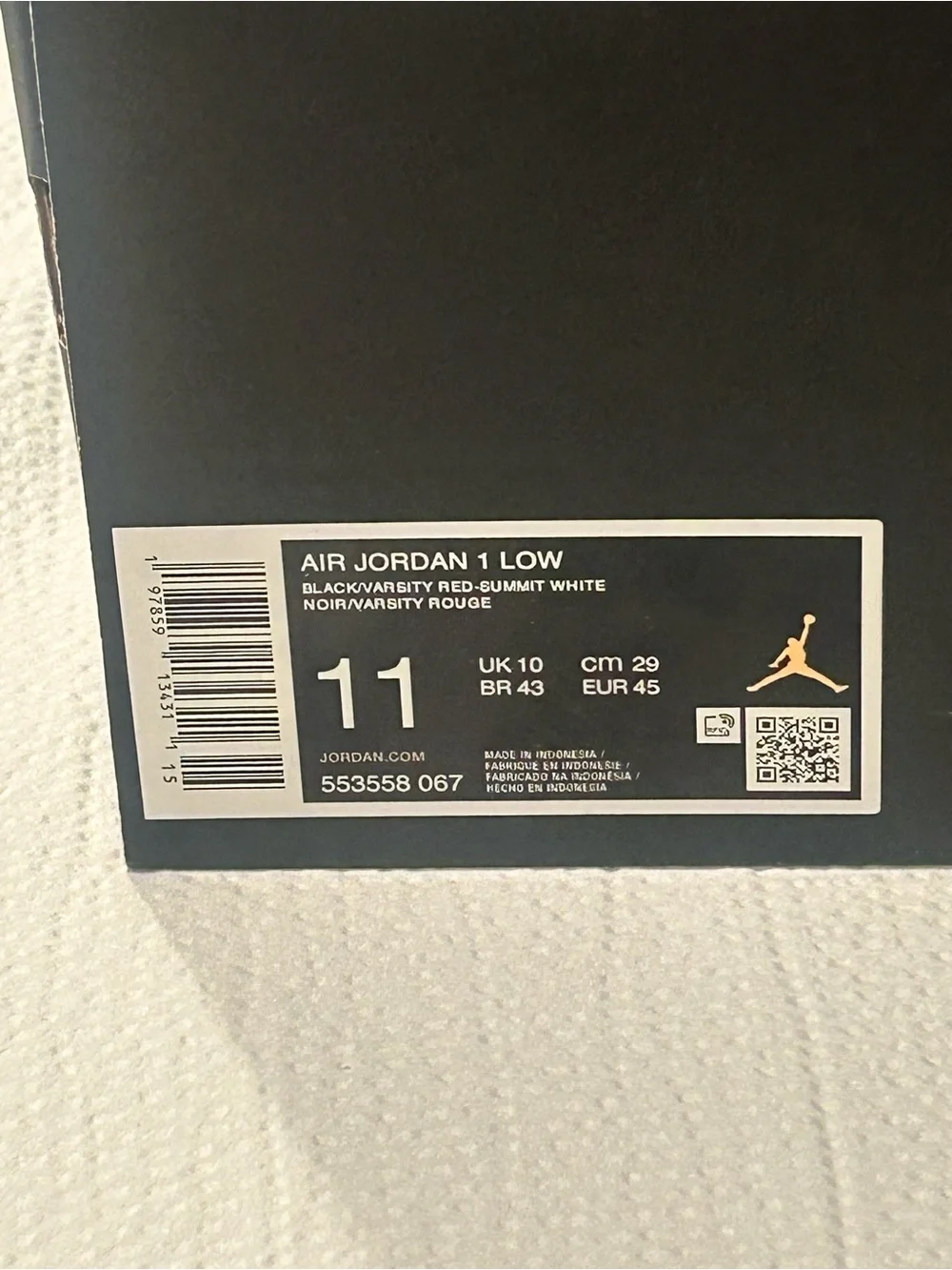 Jordan Low Top Sneakers — Black/Red
